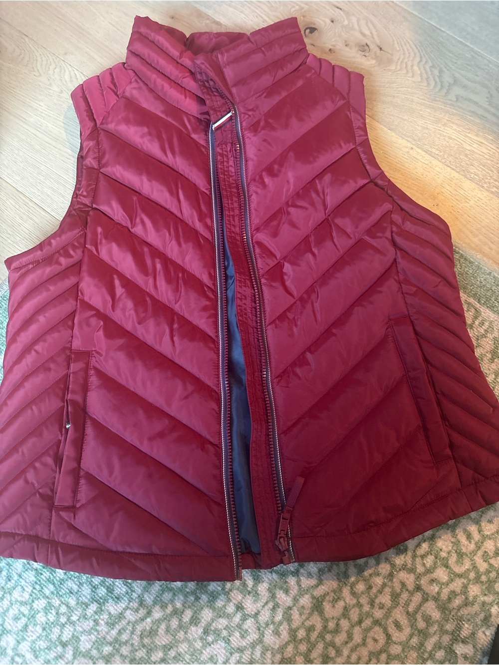 Tommy Hilfiger Quilted Sleeveless Puffer Vest in Wine Red